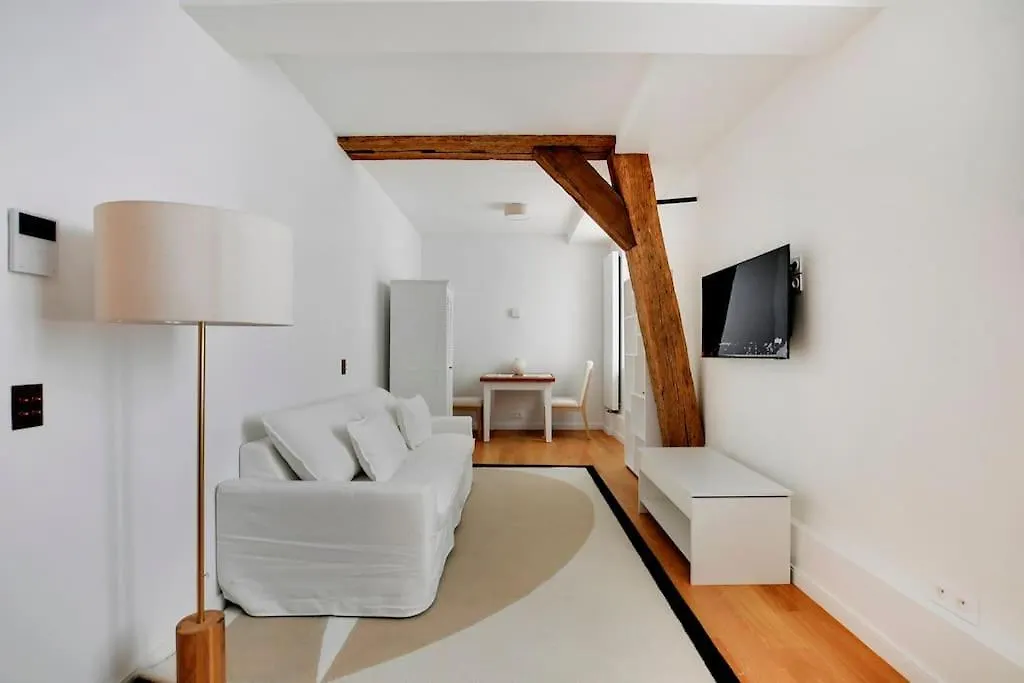 Apartment Tiny And Cute Paris